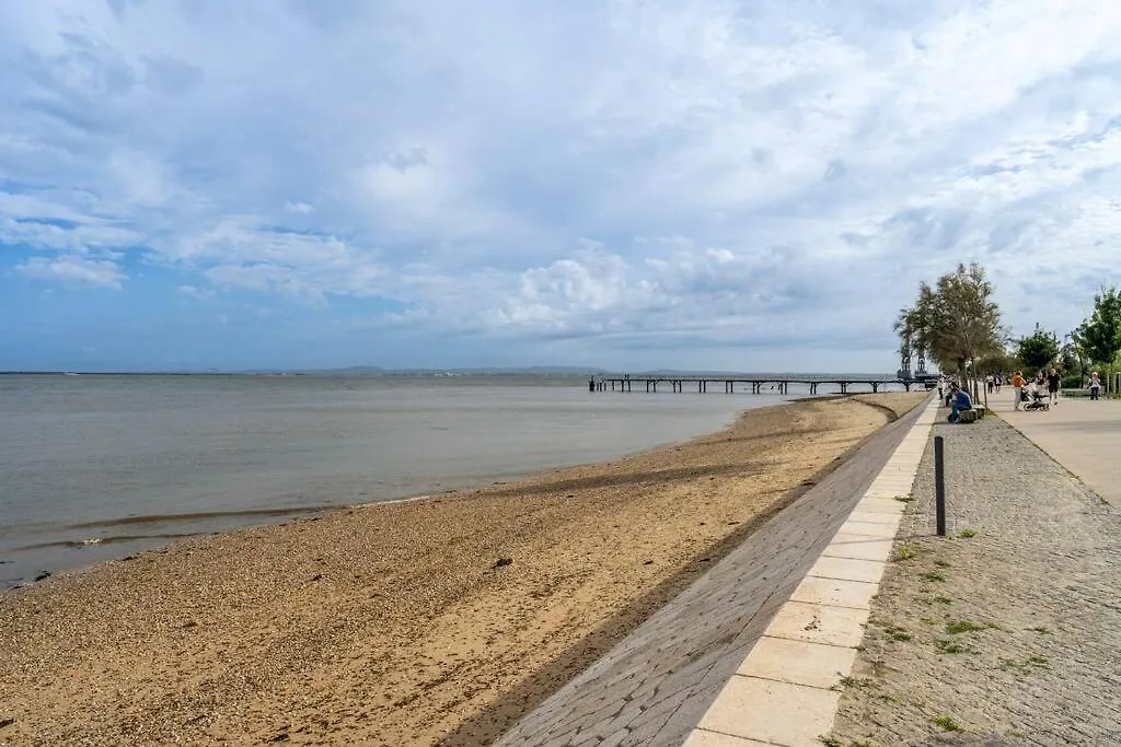 Loft Espacoso Com Vista Deslumbrante Para O Tejo Lissabon