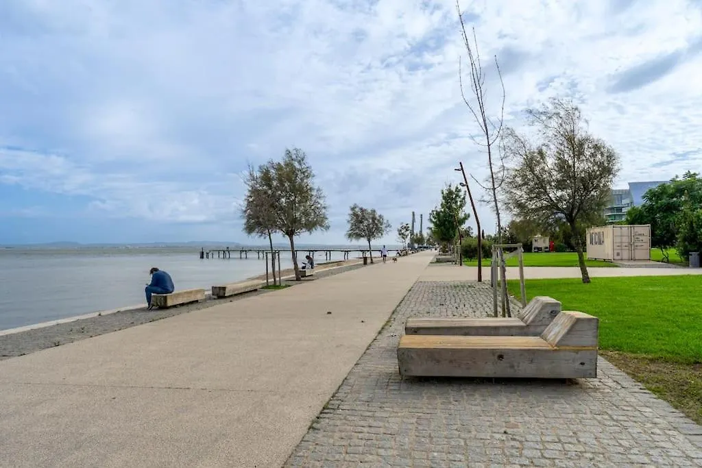 Loft Espacoso Com Vista Deslumbrante Para O Tejo Lisbon Apartment